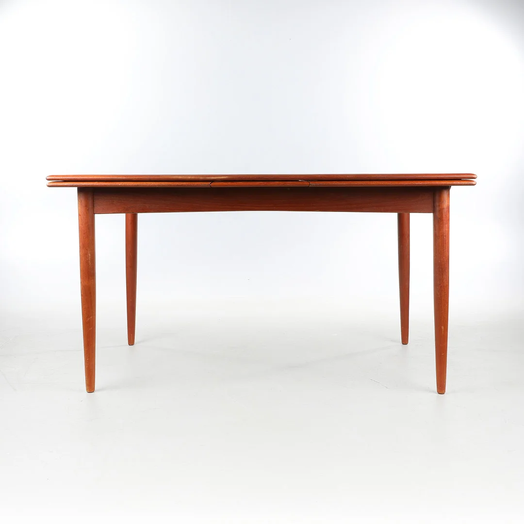 Dansk design. Spisebord af teak med hollandsk udtræk, ca. 1960. — Dining tables — Bidstrup Auktioner