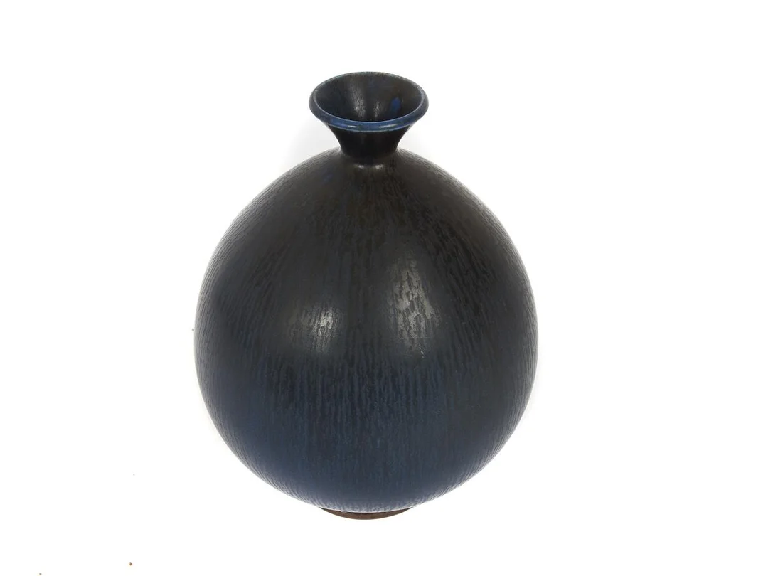 Vas, Stengods, Gustavsberg. Berndt Friberg (1899-1981), höjd:14cm, bredd:11cm, signerad och märkt med studiohand — Keramik/Övrigt — Kaplans
