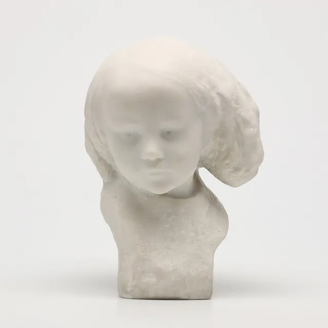 ANDERS OLSON (1880-1955). Skulptur, flickbyst, marmor.