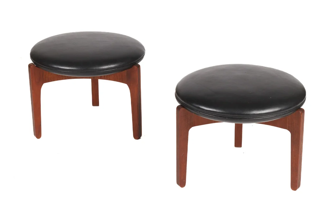 Sven Ellekær. a pair of stools of massive teak, 1960s (2) — Furniture/Lounge chairs — Lauritz