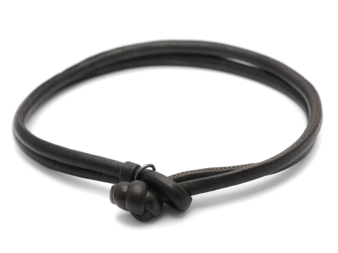 OLE LYNGGAARD, brunt läderarmband till Sweet Drops, total längd 35 cm. — Smycken/Armband — Kaplans