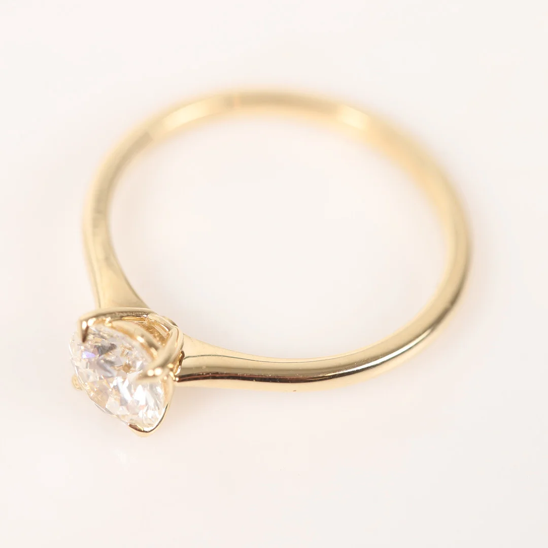 ENSTENSRING, 14 K guld med briljantslipad diamant, 1,01 ct, labbodlad, Diamonds CPH. — Rings — Helsingborgs Auktionskammare