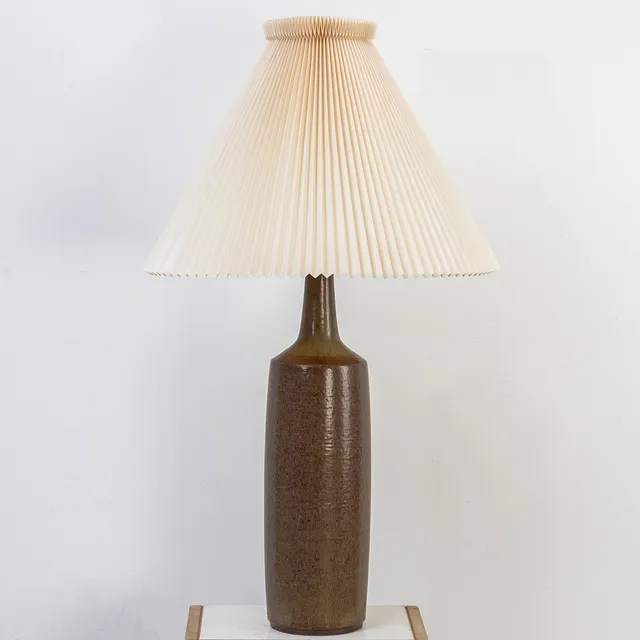 PER LINNEMAN SCHMIDT. LINNEMANN SCHMIDT. Palshus, Tischlampe aus Steinzeug. Dänemark. um die 1960er Jahre.