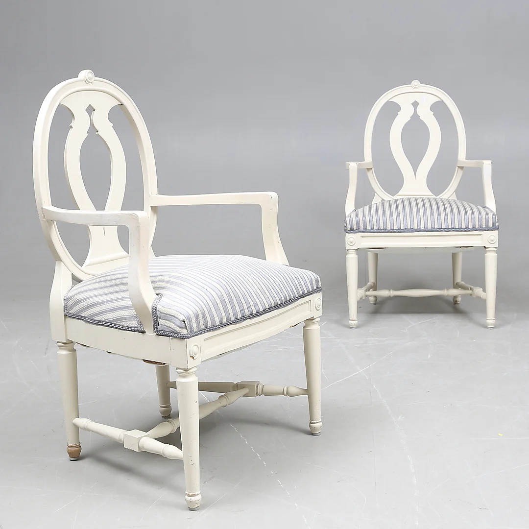 KARMSTOLAR, ett par, Svenska modellen, gustaviansk stil, 1900-talets första hälft. — Armchairs & Chairs — Gomér & Andersson Linköping