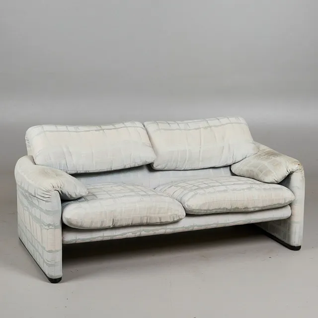 VICO MAGISTRETTI. Cassina, Sofa / Couch, Modell 'Maralunga', Stahl, Stoff, Kunststoff, Italien, Entwurf 1973.