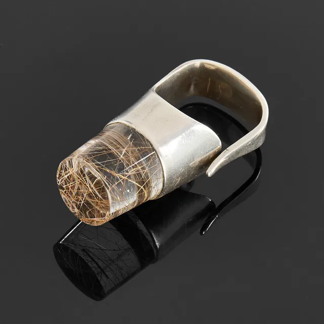 VIVIANNA TORUN BÜLOW-HÜBE (1927-2004). Ring, sterlingsilver med rutilkvarts, modell nr 151, för Georg Jensen, design 1970-tal.