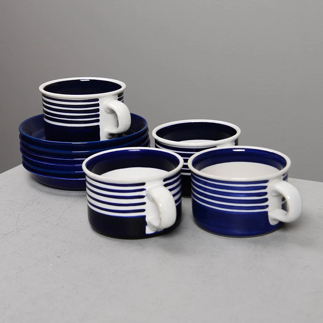 KARIN BJÖRQUIST. Tekoppar, 4 st, flintgods, "Kobolt", Gustavsberg. — Tableware — Formstad Auktioner