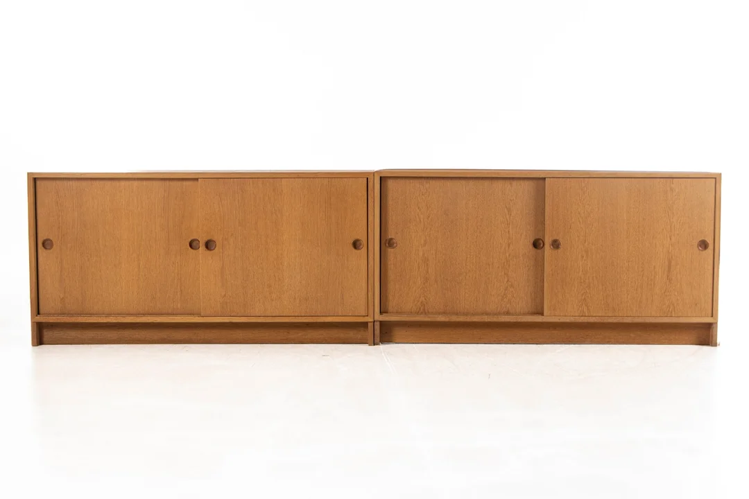 Børge Mogensen. Pair of oak sideboards, Øresund series (2) — Furniture/Cabinets, chests of drawers — Lauritz