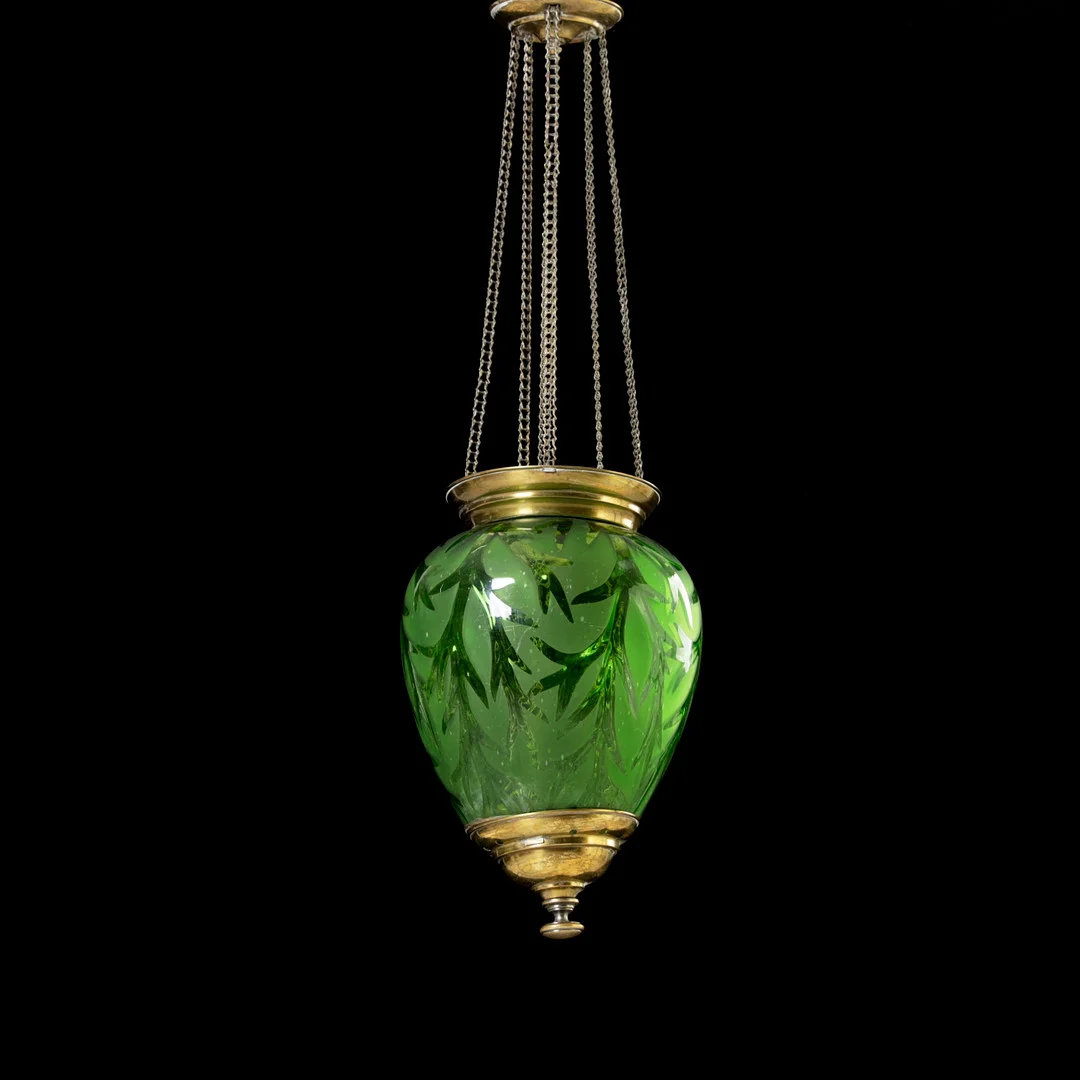 MÅNSKENSAMPEL, glas och mässing, omkring år 1900, ej elektrifierad. — Ceiling lights — Stockholms Auktionsverk Magasin 5