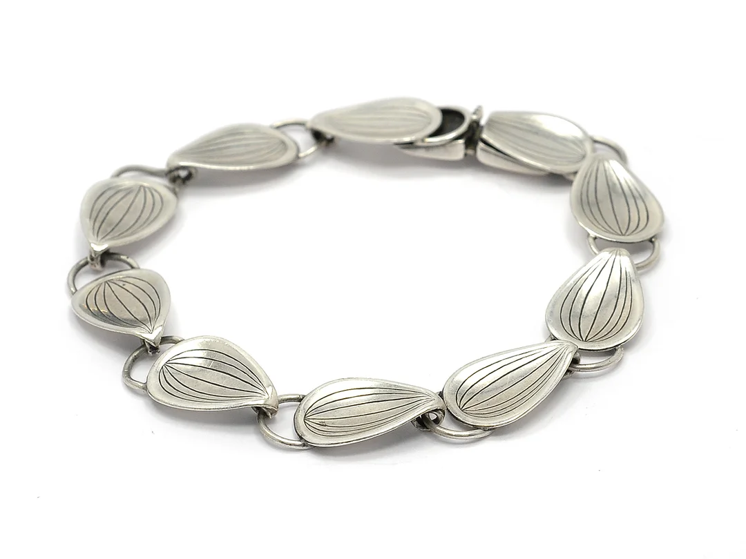 ARMBAND, silver, längd 19 cm, vikt 13,1 g, Saarela Arvo, Enköping 1956. — Smycken/Armband — Kaplans