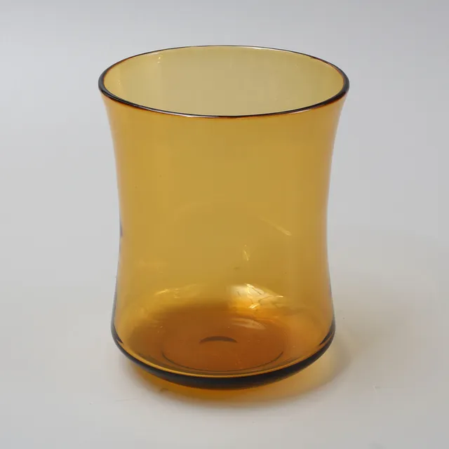 Vas, glas, signerad och daterad E. HÖGLUND -92 Nový Bor.