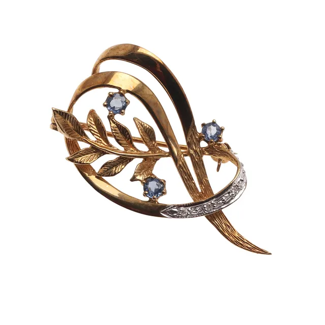 A SAPPHIRE, DIAMOND AND GOLD FOLIATE SPRAY BROOCH.