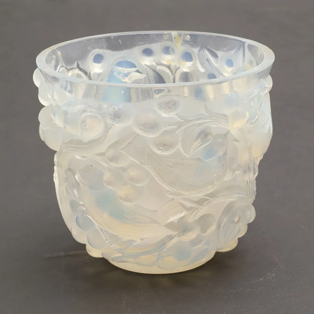 LALIQUE 'AVALON' PATTERN OPALESCENT VASE. — Art glass — Lawrences Auctioneers