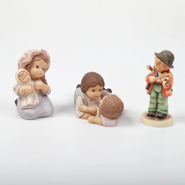 FIGURINER, 3 stycken porslin, bl. a. Nina Marco, Goebel, Tyskland.