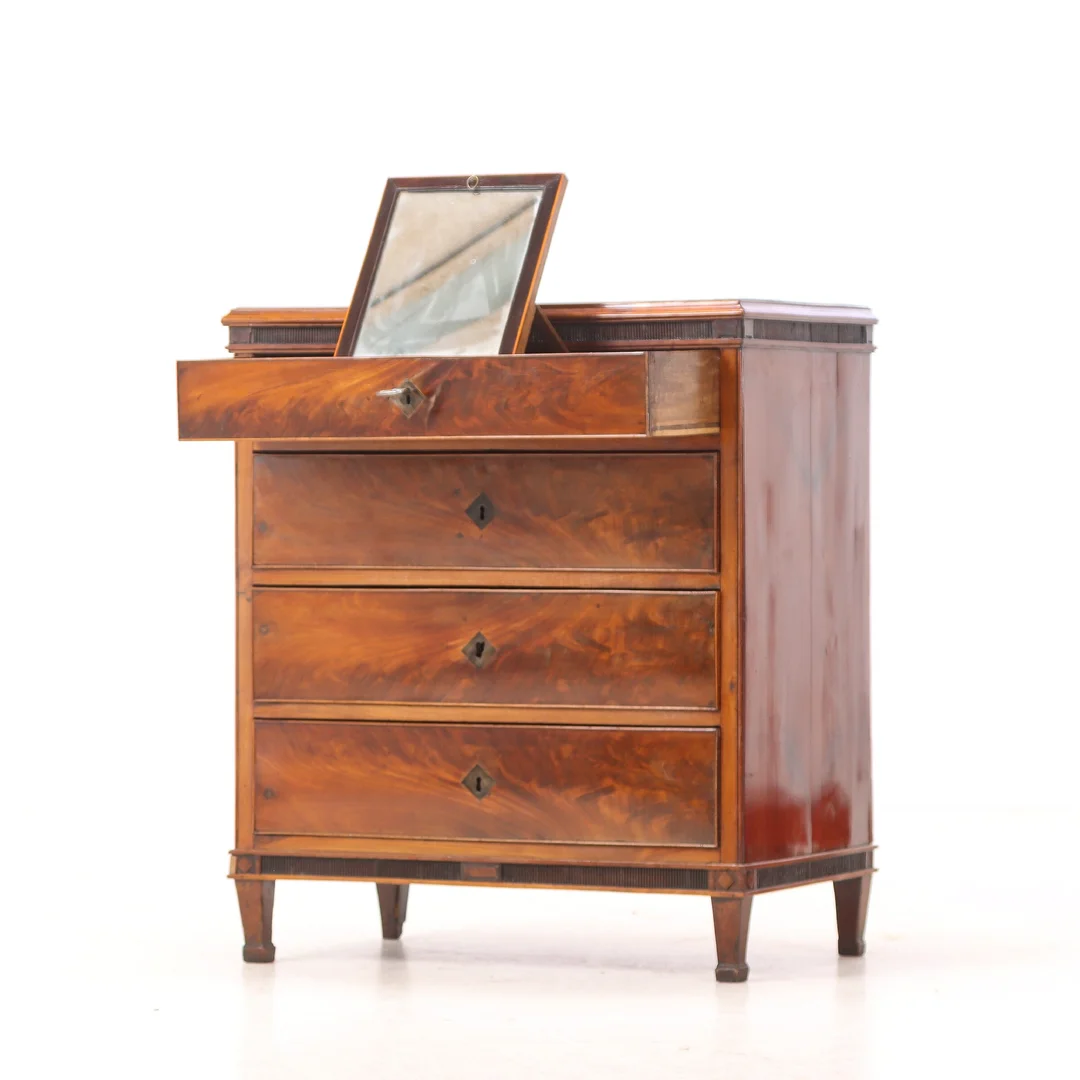 Louis XVI - Copenhagen chest of drawers made of mahogany, around 1800 — Furniture/Cabinets, chests of drawers — Lauritz