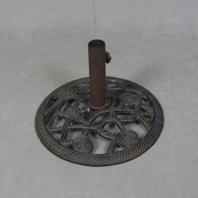 PARASOLLFOT, gjuten metall, 1900-tal.