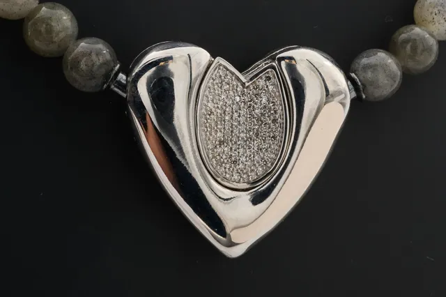 Sterling silver connection clasp with diamonds, with a chain with labradorite