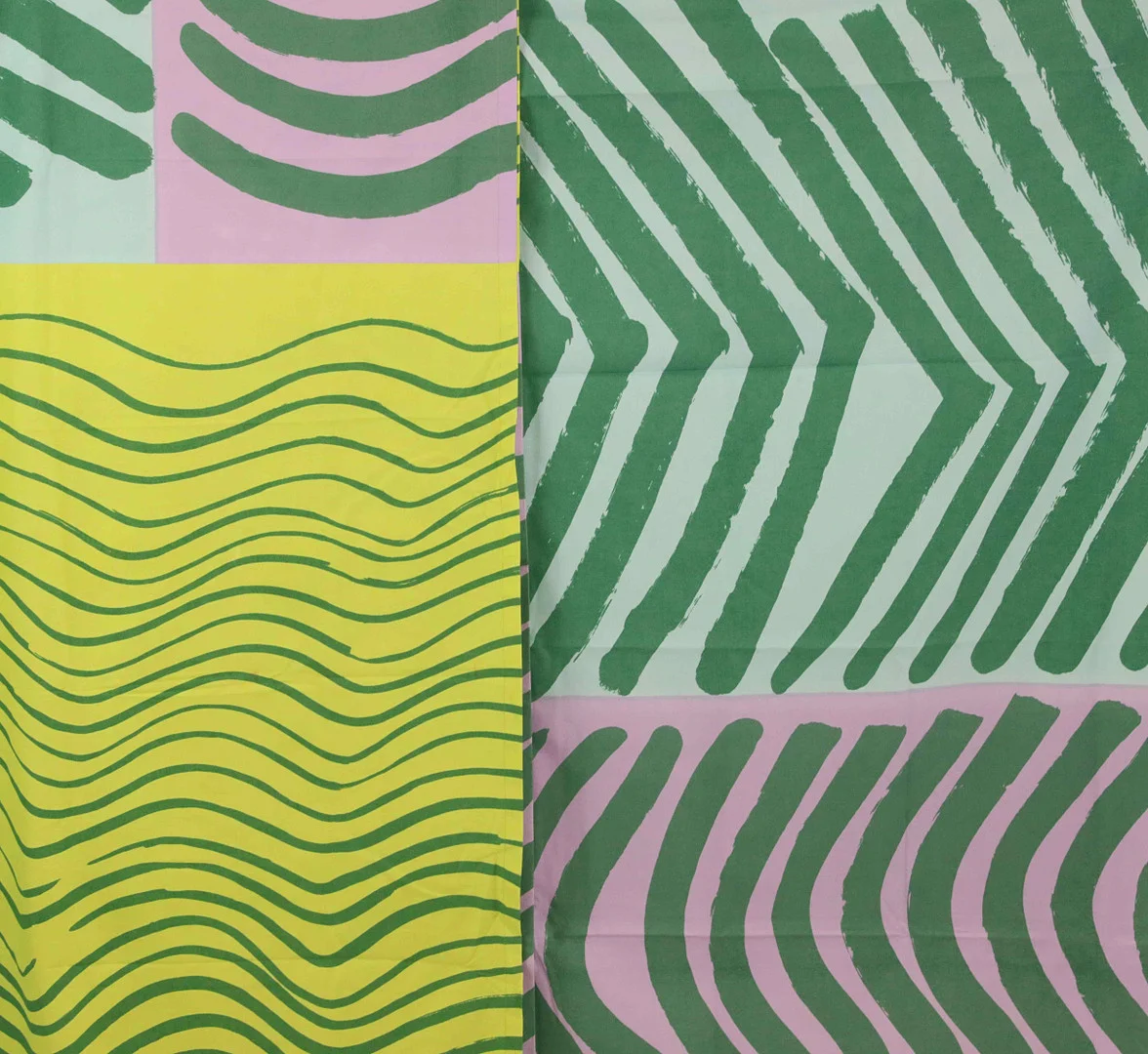 MAIJA ISOLA. gardiner, ett par, Silkkikuikka, Marimekko. — Textiles — Hälsinglands Auktionsverk
