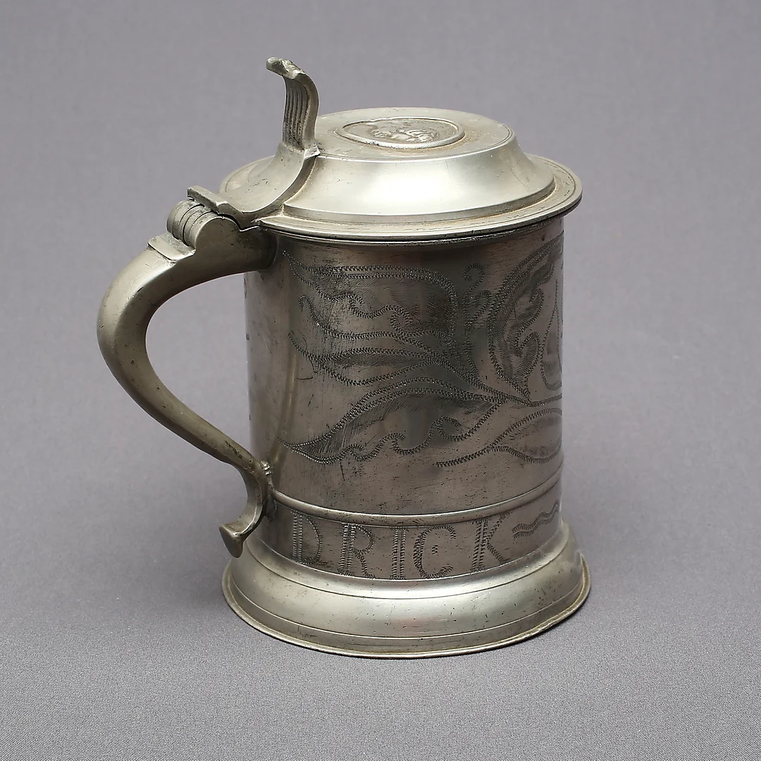 STOP, tenn, otydliga stämplar, 1855. — Pewter, Brass & Copper — Auktionshuset Kolonn