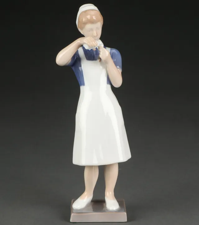Svend Jespersen for Bing & Grøndahl, 'Sygeplejerske' figur.
