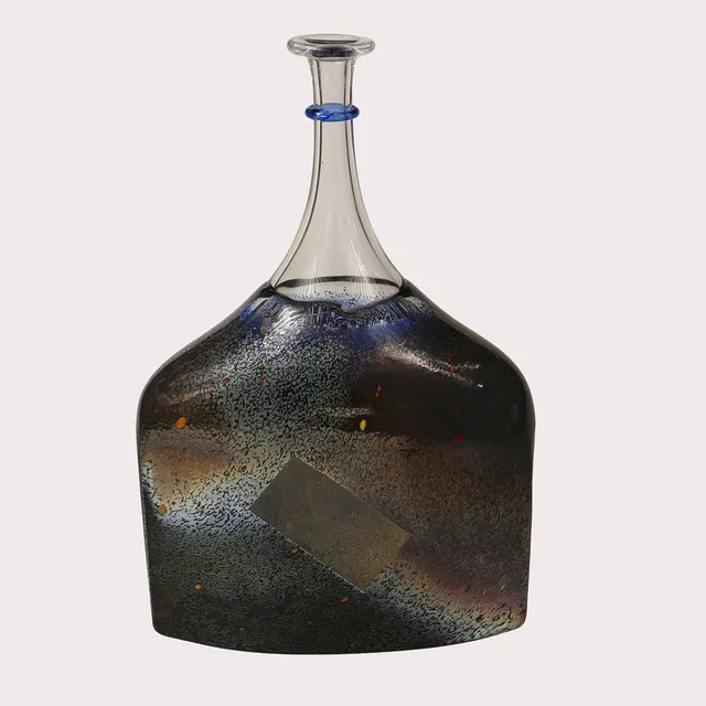 BERTIL VALLIEN. Glasflaska "Satellite", signerad Kosta Boda.