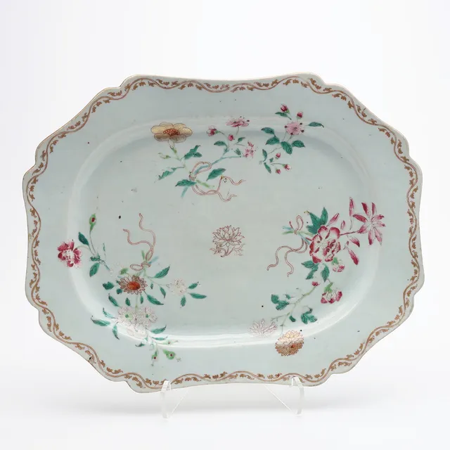 SERVERINGSFAT, Kina, porslin med emaljmåleri, famille rose, Qianlong (1736-1795).