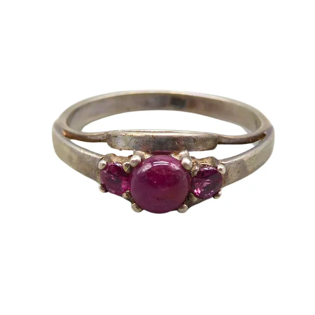 TRILOGIE-RING AUS 925ER SILBER MIT NATÜRLICHEN EDELSTEINEN.