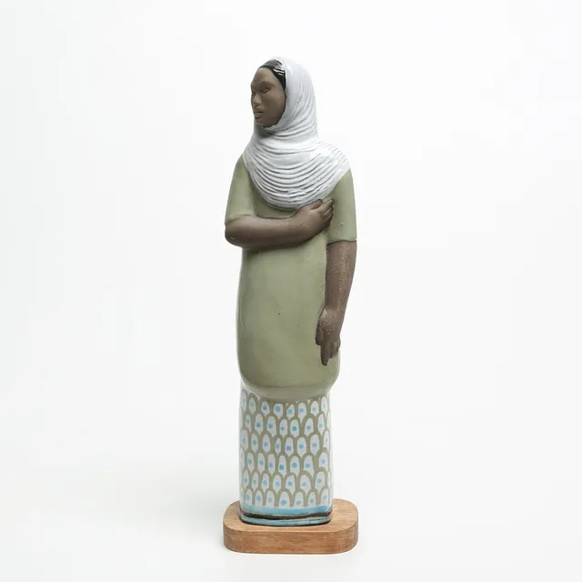 MARI SIMMULSON. SKULPTUR, keramik, på träsockel, Upsala Ekeby, signerad.