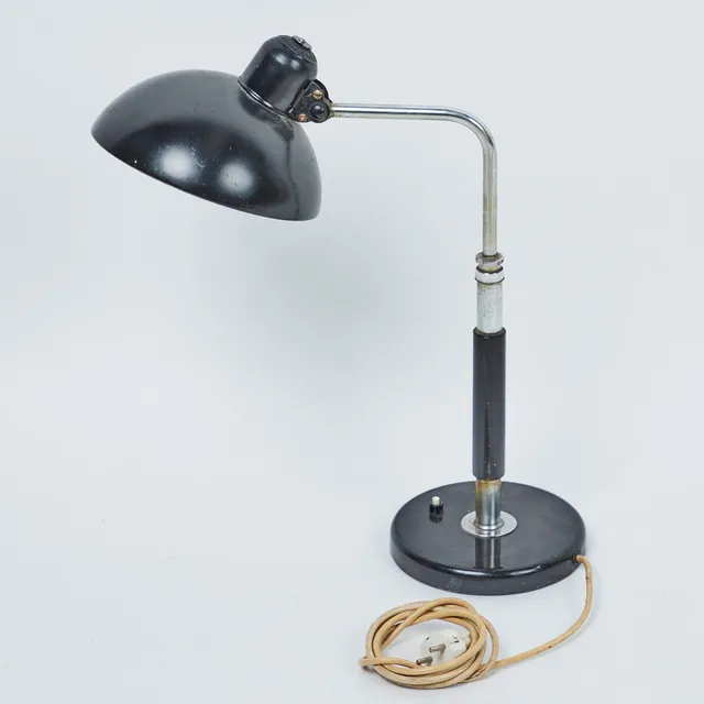 CHRISTIAN DELL. Kaiser Idell, Tischleuchte / Lampe, Modell '6607', Stahl, verchromt, 1940er Jahre, Deutschland.