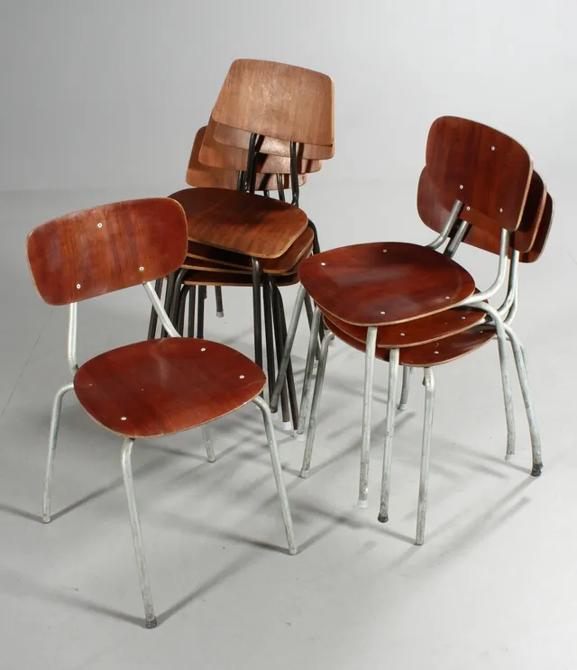 Dansk møbelproducent. Otte skolestole / stabelstole, 1950'erne (8)