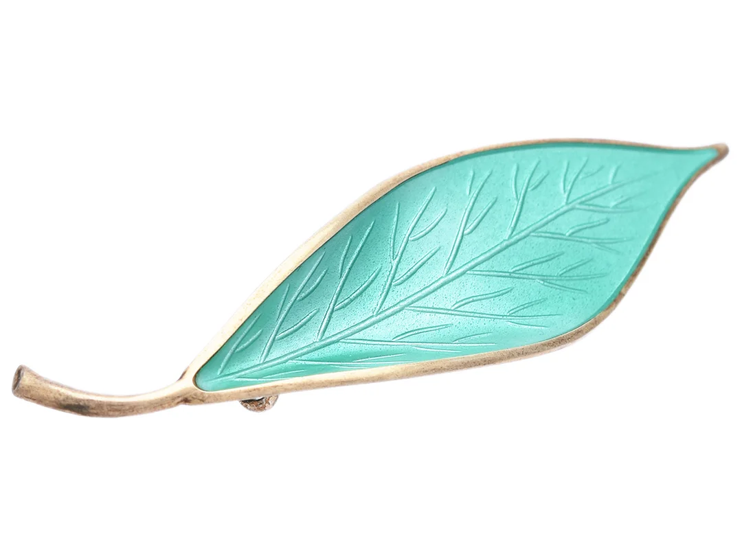 David Anderssen, brosch, förgyllt sterlingsilver, grön emalj, stl 6,5 x 1,9 cm vikt 7,9 g. — Smycken/Brosch — Kaplans