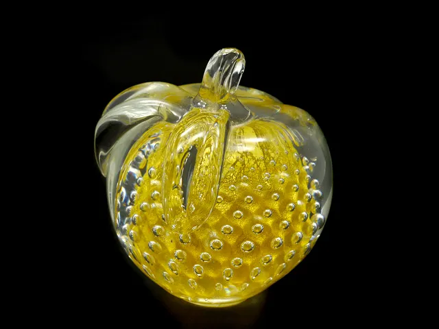 KONSTGLAS, äpple, FM Ronneby, B 632.