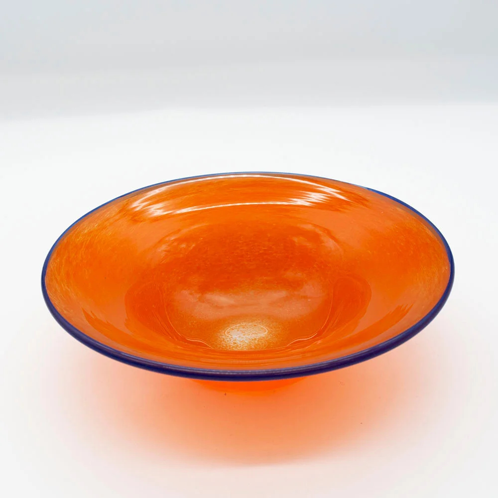 ART DECO SCHALE, FRANKREICH, ORANGE MIT BLAUEM RAND, MUNDGEBLASEN, FEUERPOLIERT. — Art glass — Kunst- und Auktionshaus Kleinhenz
