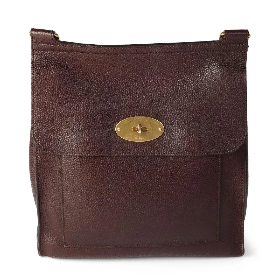 “Anthony” bag of burgundy/purple leather with gold tone hardware, adjustable shoulder strap, turn lock, one front pocket and one compartment. H. 30 x W. 29 x D. 8 cm. — Designer Handbags & Fashion/Designer Handbags — Bruun Rasmussen