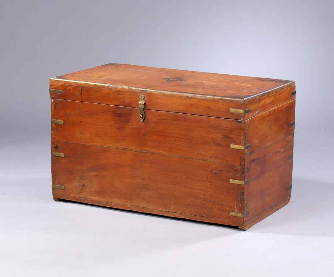 Ship's chest with brass fittings, c. 1900 — Hobby and collectibles/Nautical collectibles — Lauritz