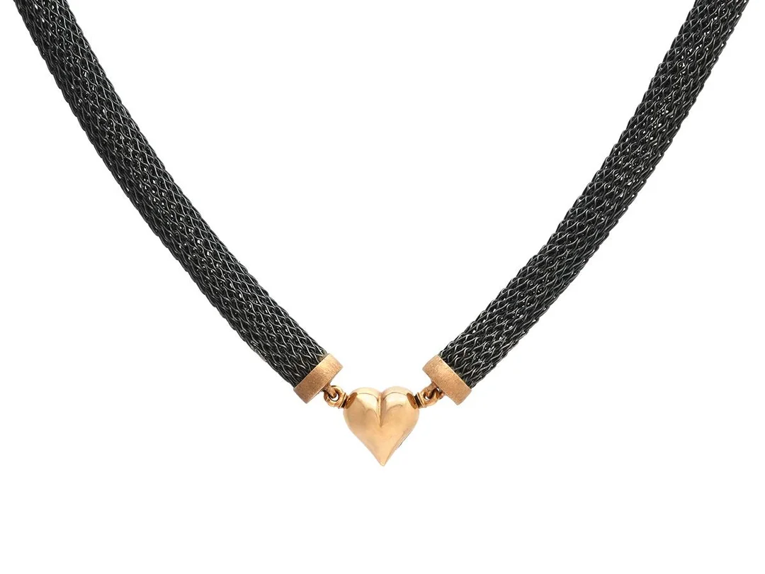 OLE LYNGGAARD, lås/collier, 18K guld/oxiderat sterlingsilver, hjärta, längd 43 cm, vikt 25,4 g, originaletui. — Smycken/Collier — Kaplans