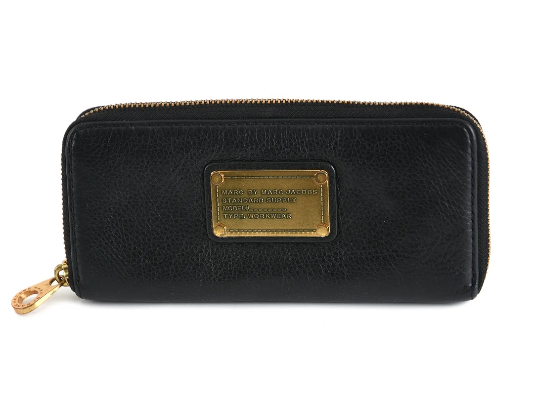 PLÅNBOK, MARC BY MARC JACOBS, svart läder, mässingsfär detaljer, 8st kontokorts fack, mynt, sedel, 20x9cm — Accessoarer/Plånböcker — Kaplans