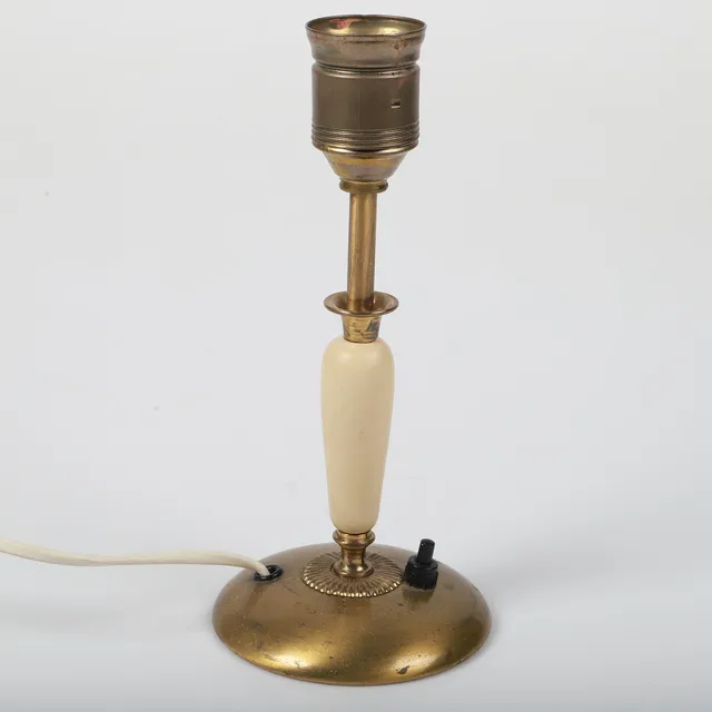 BERTIL BRISBORG. Bordslampa, mässing/stenmassa, Nordiska Kompaniet, Stockholm, 1940/1950-tal.