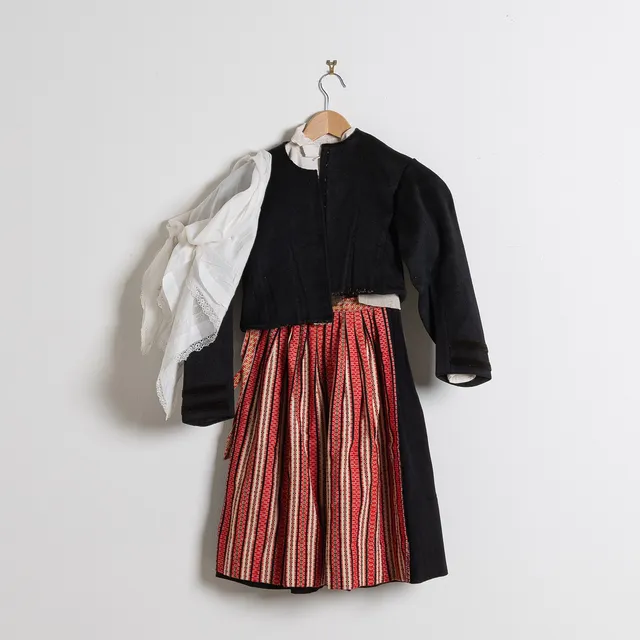 FOLKDRÄKT / HÄRADSDRÄKT, Östra Skåne 1800-tal.