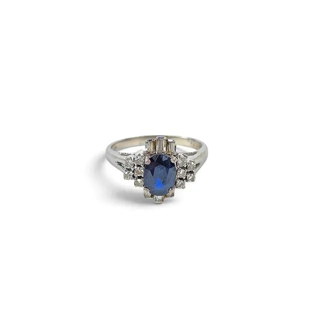 GULDRING 8 K med safir och diamanter, vikt 3,54 g.