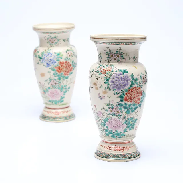 VASER, 1 par, keramik, Japan, tidigt 1900-tal.