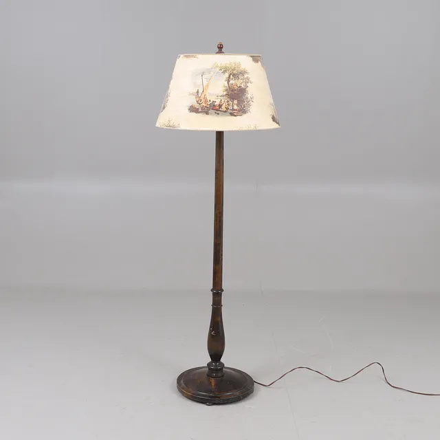 GOLVLAMPA, trä, 1900-talets första hälft.