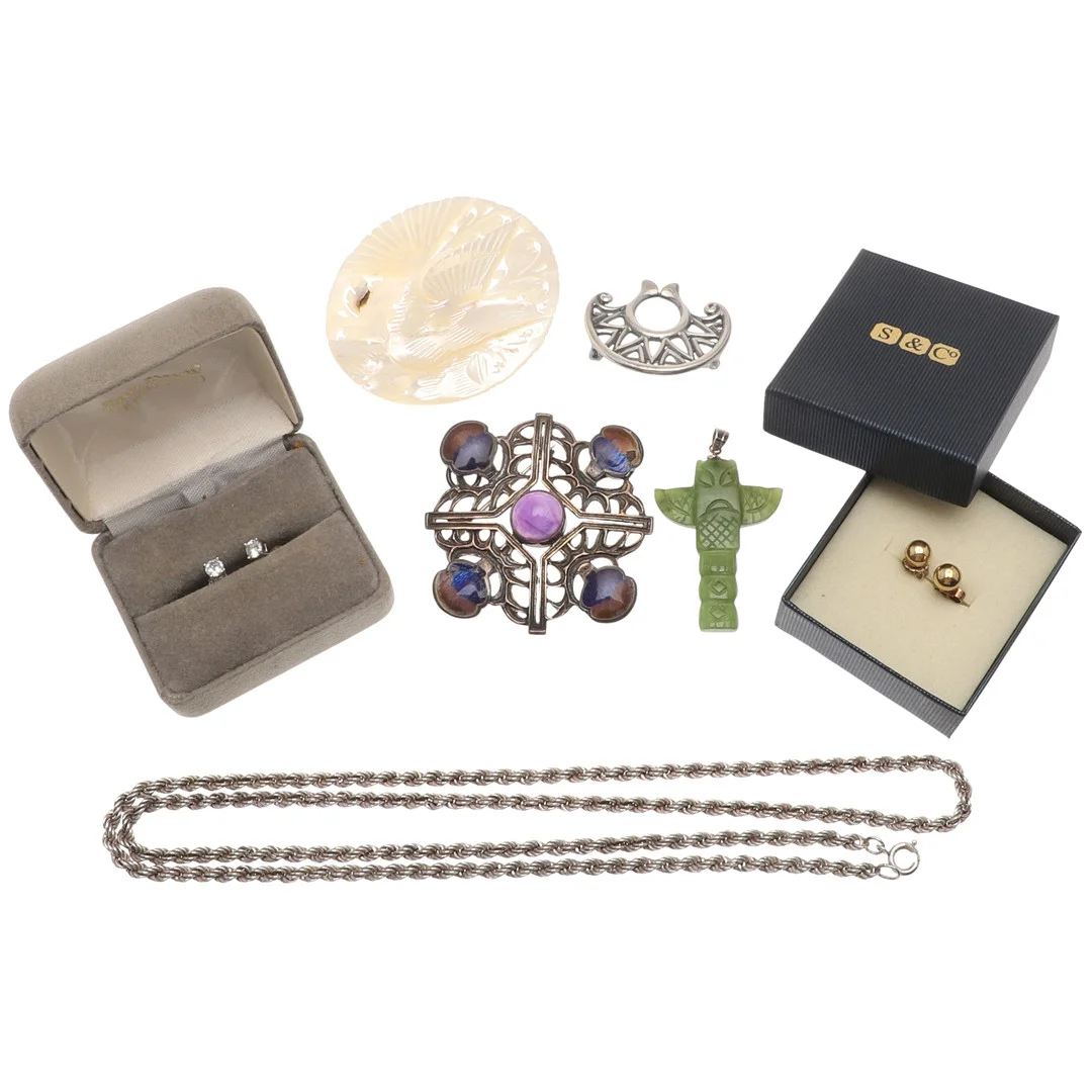 A SMALL QUANTITY OF JEWELLERY. — Costume Jewellery — Lawrences Auctioneers