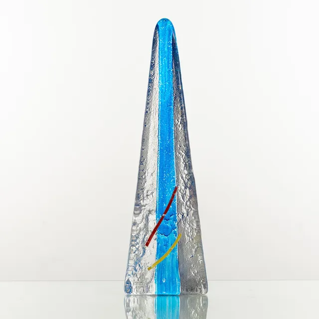 BJÖRN HULTQVIST. Obelisk, glas, etikettmärkt, Johansfors, samtida.