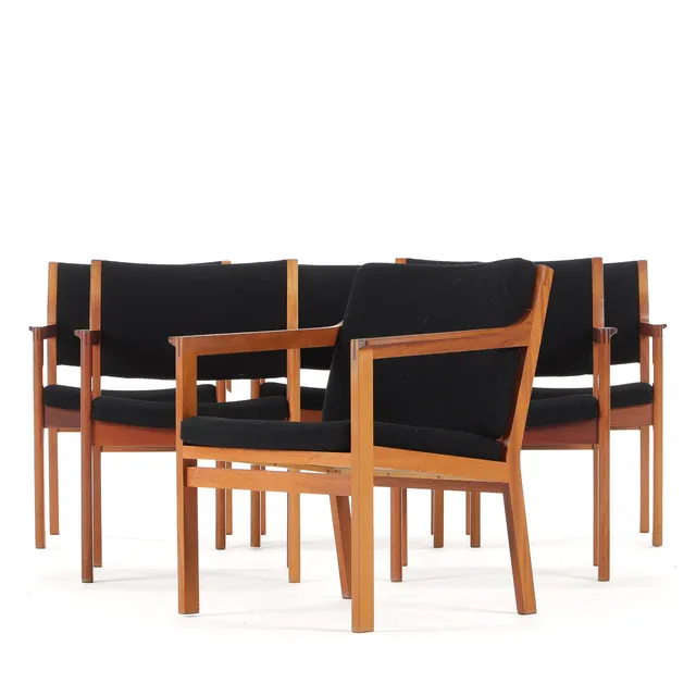 Christian Hvidt for Søborg Møbelfabrik: Five armchairs and an armchair made of mahogany (6)