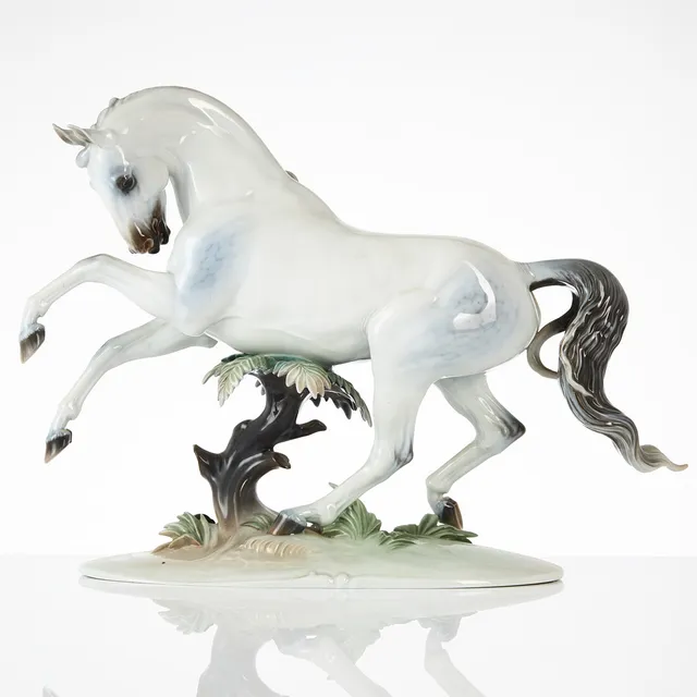 THEODOR KÄRNER (1884-1966). Häst, skulptur, porslin, Tyskland, Rosenthal, polykromt bemålad, signerad.