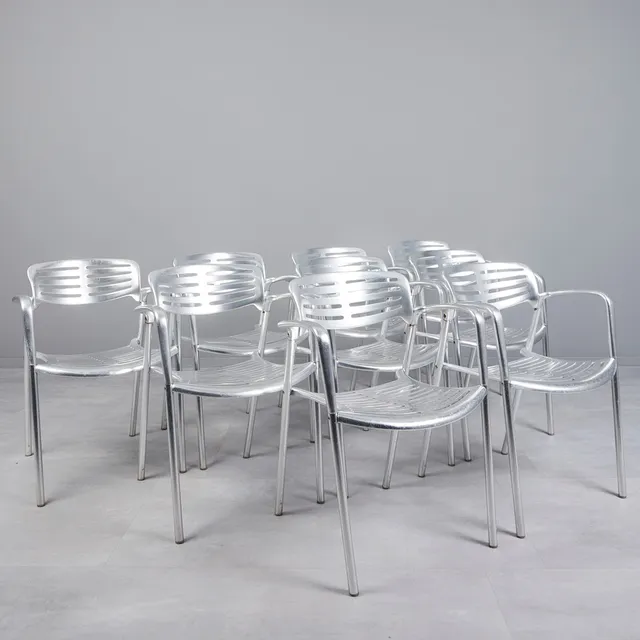 JORGE PENSI. für Amat-3, neun Stühle / Stapelstühle, Modell 'Toledo', Aluminium, 1980er Jahre, Spanien (9).