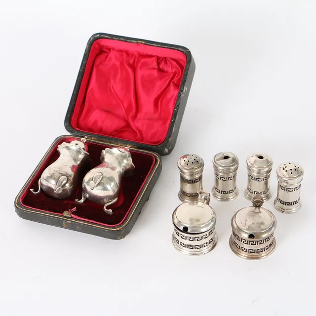 A COLLECTION OF EDWARD VII AND LATER SILVER CRUET SET PIECES (8).