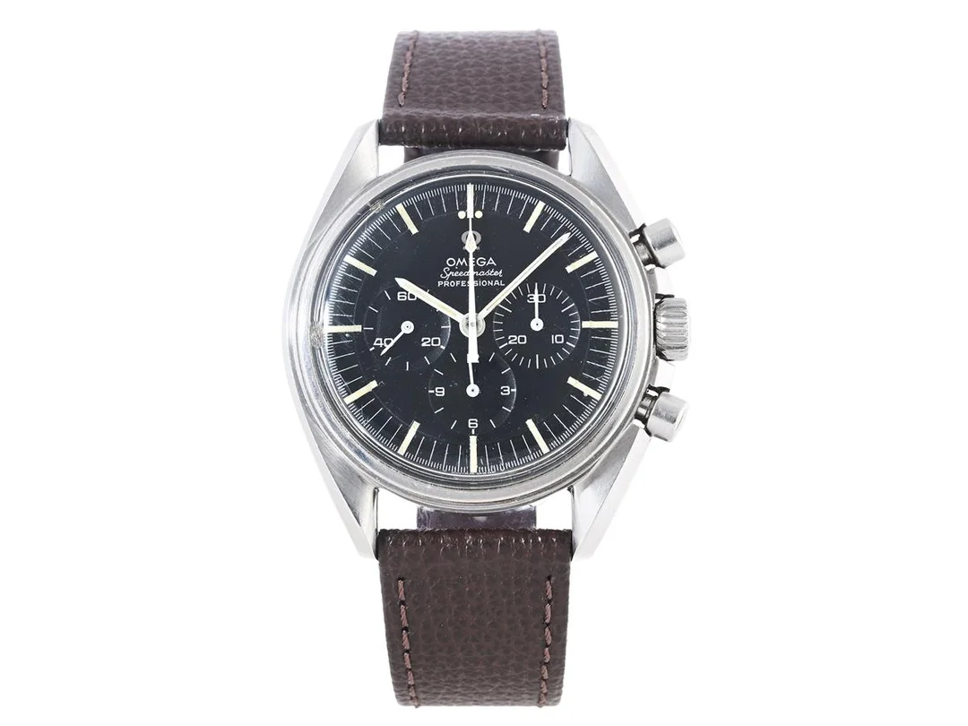 OMEGA, Speedmaster, Professional (T Swiss Made T), Cal 861, Serie nr. 26558561, Ref nr. ST 145.022, Boett nr. 145022-68 ST (HF), kronograf, herrur, 42 mm, stål, manuell, plexiglas (skadat), saknar "Tachymeter-ring", buckla bakboett, läderband, ca 1969. — Klockor/Omega — Kaplans