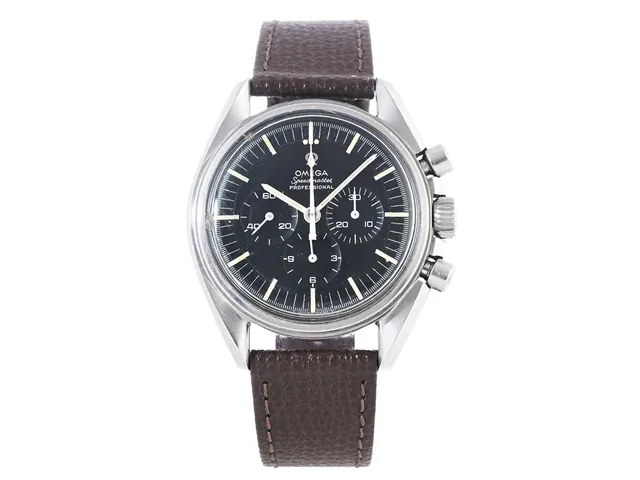 OMEGA, Speedmaster, Professional (T Swiss Made T), Cal 861, Serie nr. 26558561, Ref nr. ST 145.022, Boett nr. 145022-68 ST (HF), kronograf, herrur, 42 mm, stål, manuell, plexiglas (skadat), saknar "Tachymeter-ring", buckla bakboett, läderband, ca 1969.